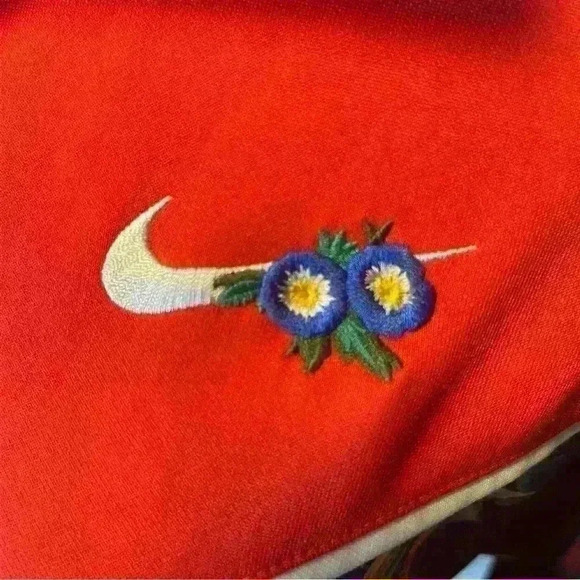 Nike Cropped Track Jacket in Jungle and Red Size M - Picture 4 of 6